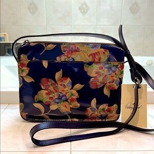 Patricia Nash Vallata Crossbody Bag in Le Fleur Print Against Navy Leather. NWT
